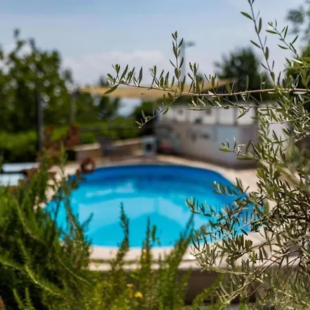 Melanie - Opric Hills *