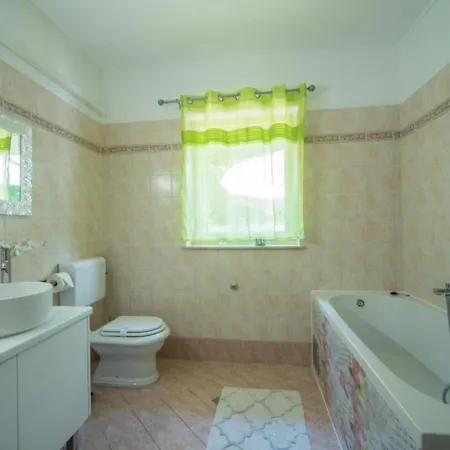 Melanie - Opric Hills 公寓