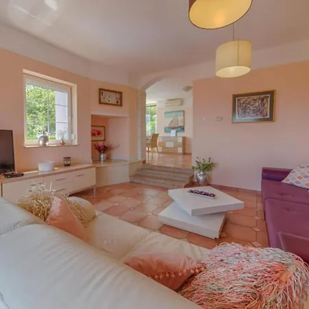 Melanie - Opric Hills 奥帕提亚