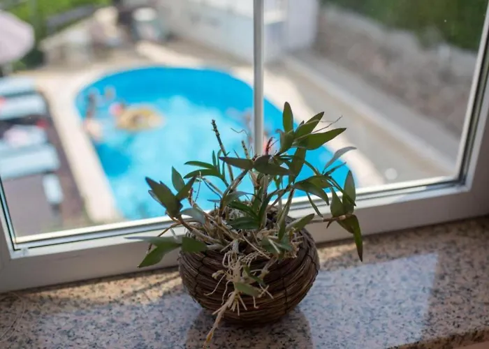 Melanie - Opric Hills Апартаменты *