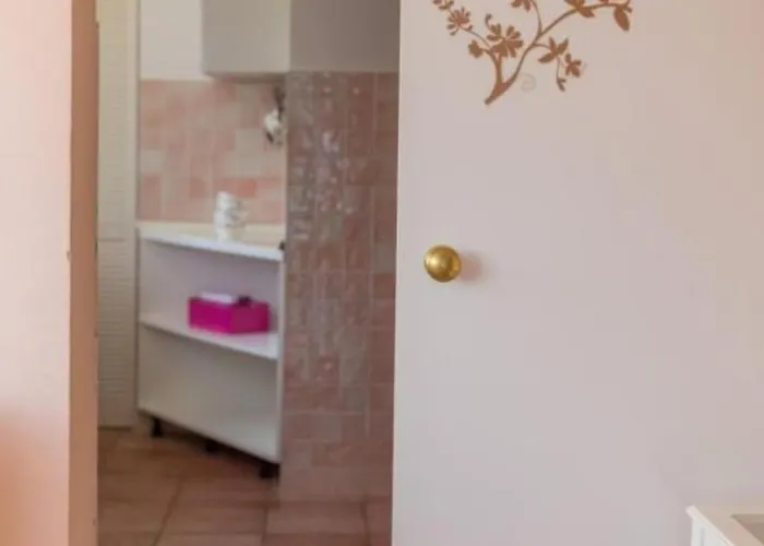 Melanie - Opric Hills Опатия