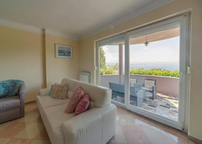 Melanie - Opric Hills * Опатия