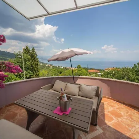 Melanie - Opric Hills Apartment *