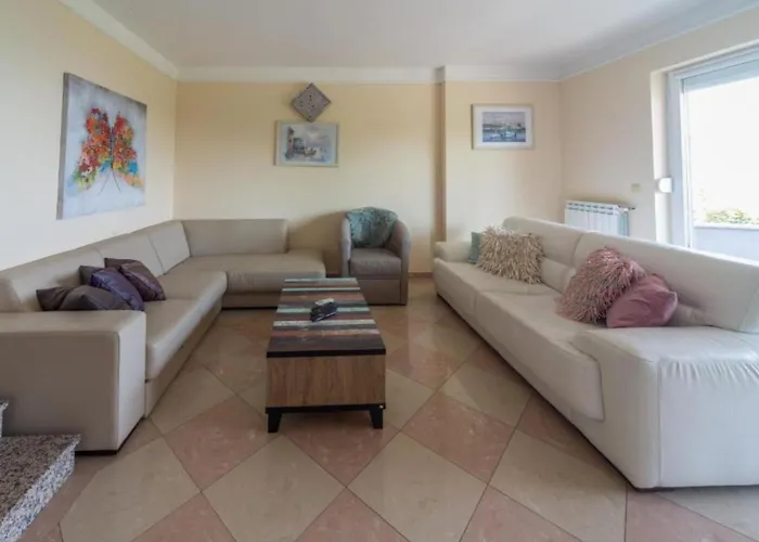 Melanie - Opric Hills *