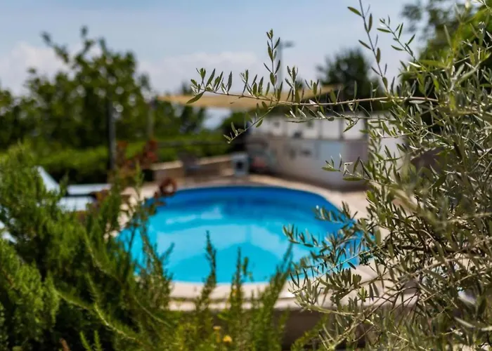 Melanie - Opric Hills *